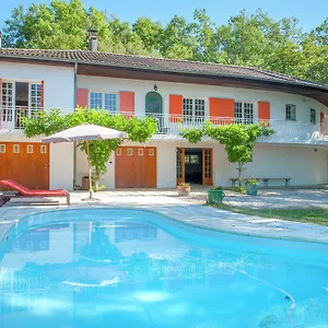  Villa Lavish In With A Swimming Pool